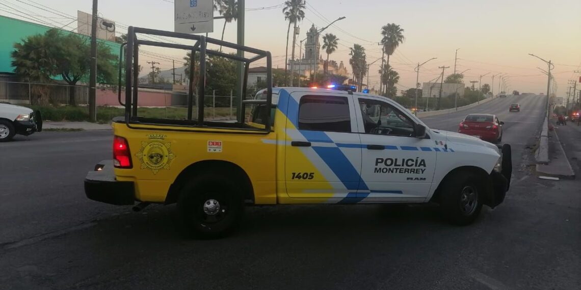 Policía de Monterrey muere en ataque armado; agresor huyé en su patrulla