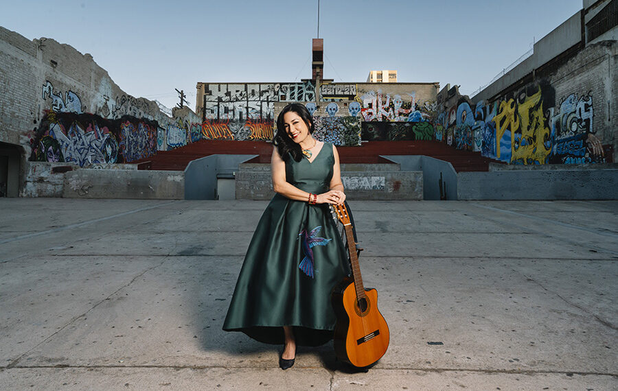 Gabriela Bojórquez debuta como compositora con el lanzamiento de sus disco Vestida de Canto