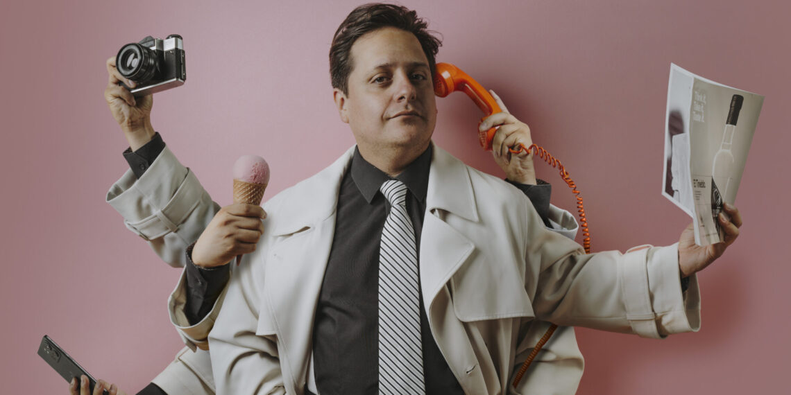 Manuel Calderón continúa con paso firme en la comedia nacional con “Yo no soy Mendoza”