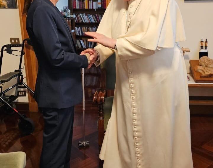 Muere el Papa Francisco, un humanista que optó por los pobres: Sheinbaum