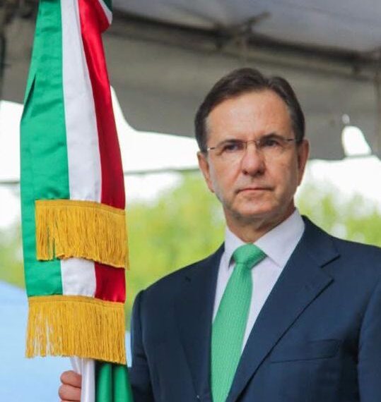 Critican baja visibilidad del embajador Esteban Moctezuma en medio de relación entre México y EU