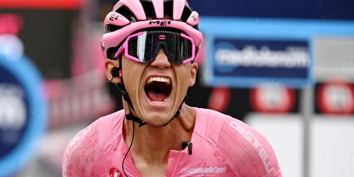 Isaac del Toro celebra con su mamá el triunfo histórico en el Giro de Italia 2025: emotivo video