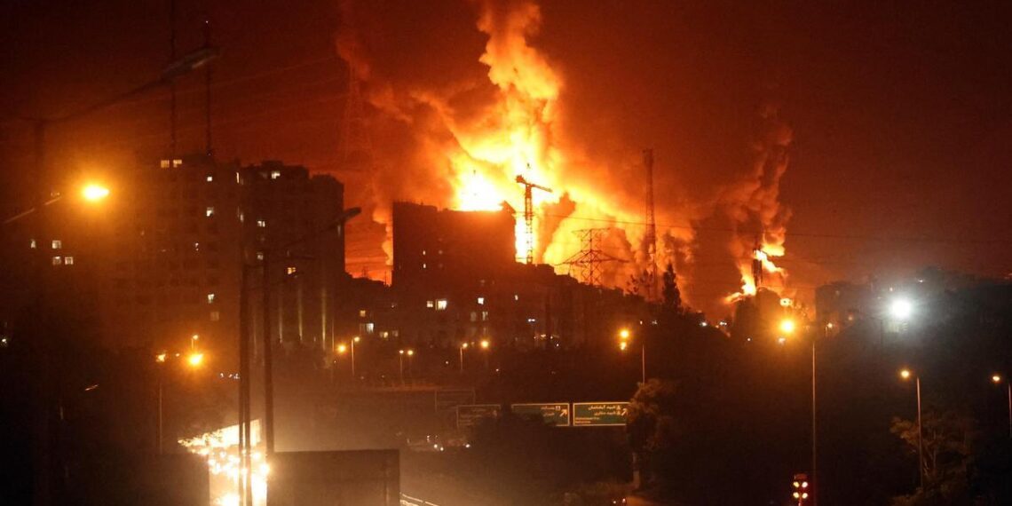 Acepta Trump posible intervención de EU en conflicto entre Irán e Israel