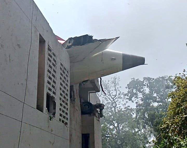 Se estrella avión en India; transportaba a más de 200 pasajeros y se dirigía a Londres