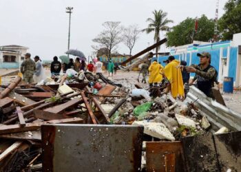 CFE reporta afectaciones por huracán Erick en Oaxaca; más de 120 mil usuarios sin luz