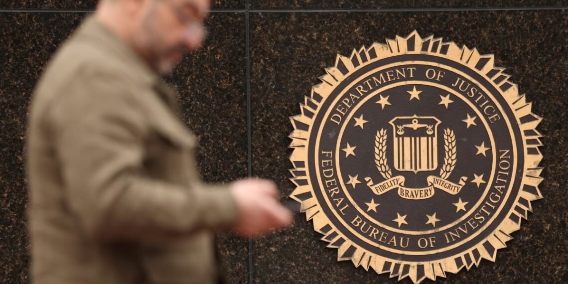 Revela EU: hacker del Cártel de Sinaloa espió a funcionario del FBI; usó cámaras de la CDMX