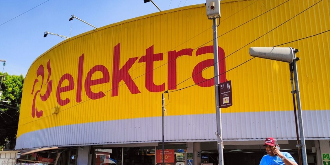 Ordenan a Elektra pagar 2 mil millones de pesos al SAT… y Salinas Pliego condena fallo