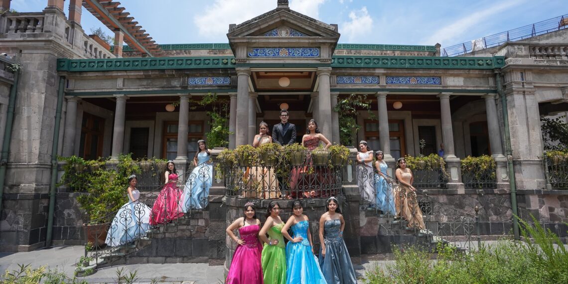 Fundación OCESA celebra a 47 jóvenes quinceañeras con una gran velada en su iniciativa “Mis XV años”