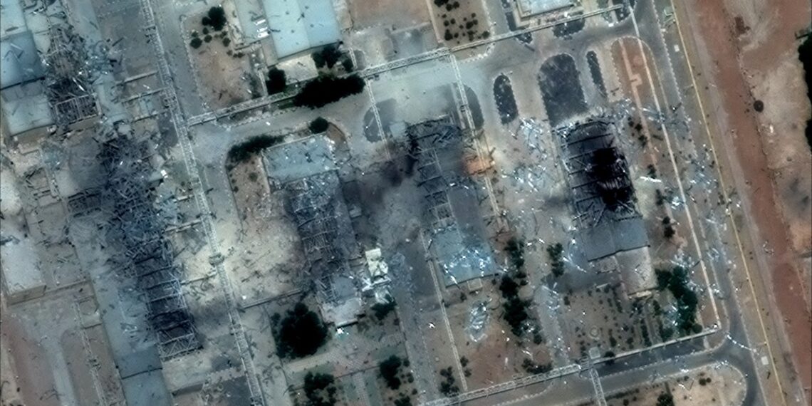 Israel vuelve a atacar Irán, que amenaza con responder a los bombardeos de EE.UU.