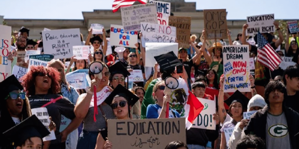 Se reducen oportunidades laborales para estudiantes internacionales mientras Trump prohíbe sus visas