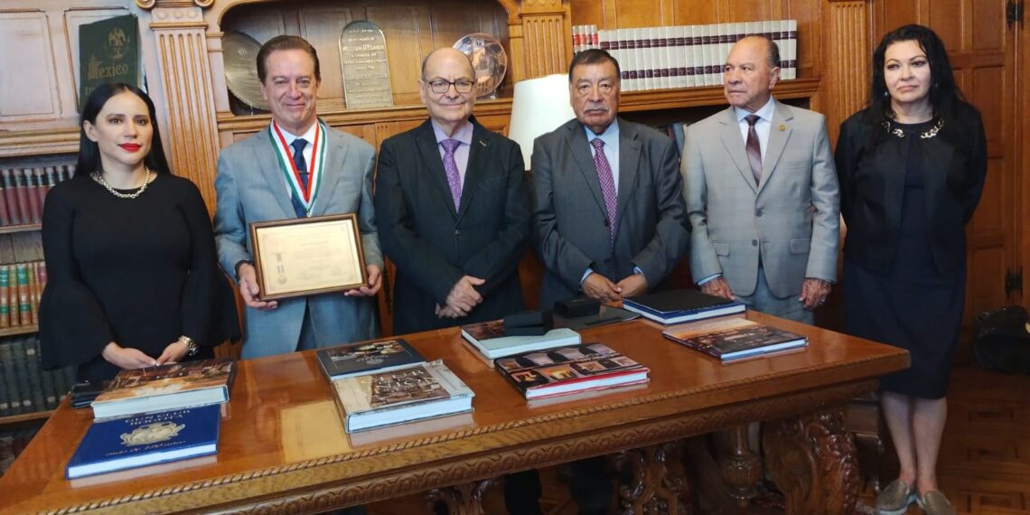 Ricardo Camacho ingresa a la Sociedad Mexicana de Ciencias y Humanidades