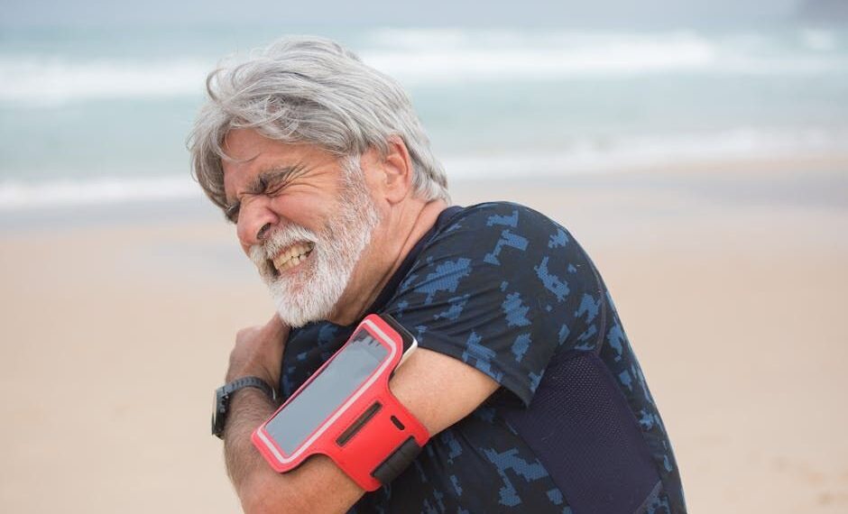 El Dr. Manrique Ávila aclara las posibles causas y soluciones del dolor de hombro al levantar el brazo