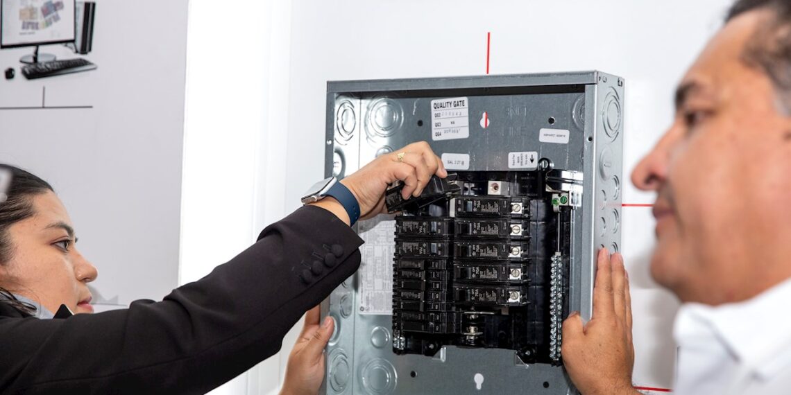 ¿Sabes cómo proteger tus aparatos electrónicos durante la temporada de lluvias?