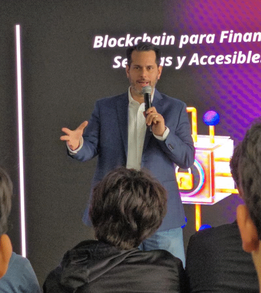 SLM y Criptolat llevan su visión al Fintech Summit Americas 2025 de la mano de Gonzalo Araújo C