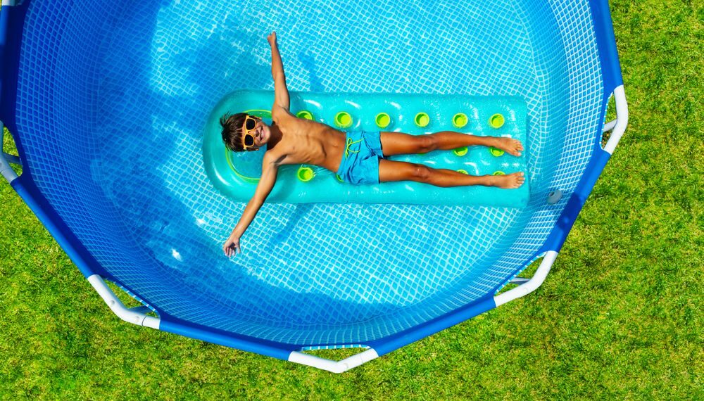 Mueblería Elizondo explica cómo descubrir las mejores albercas en este verano