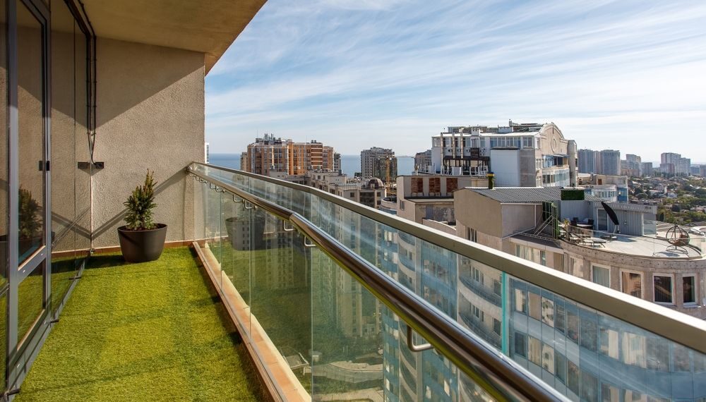Pasto sintético: el secreto para una terraza moderna y funcional