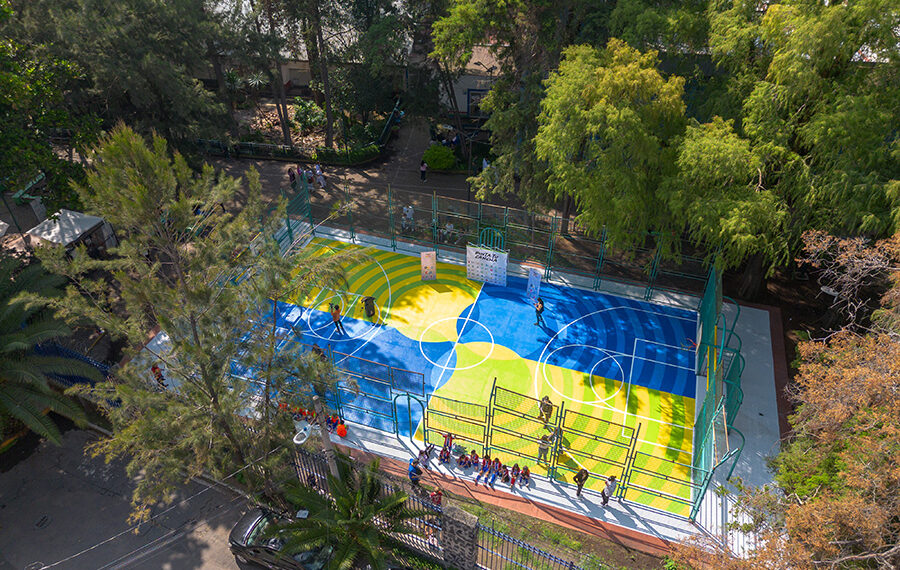 De parques olvidados a lugares de juego y cuidado: un modelo que cambia la ciudad