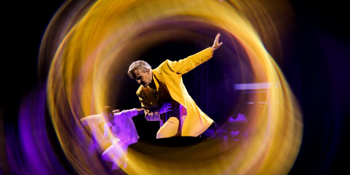 Miguel Bosé llega para iluminar con su “Importante Tour” y celebrar su legado