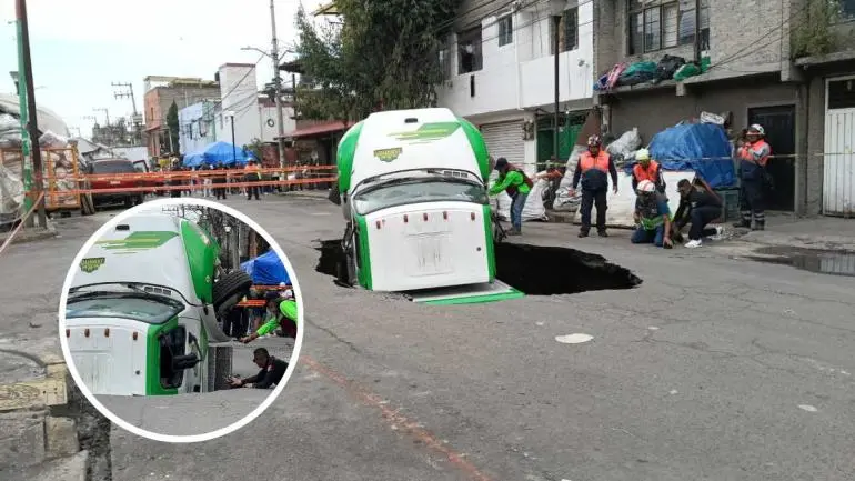 Camión repartidor cae en socavón de 8 metros en Iztapalapa; no hubo lesionados