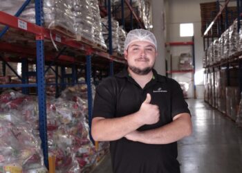 Distribuye Don Cacahuato alimentos a cada rincón del país