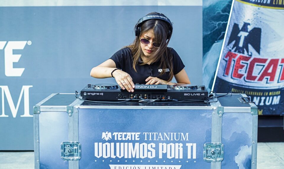 Tecate Titanium celebra su regreso después de 6 años caracterizando los Oxxo’s más importantes de Ciudad de México, Mérida y Monterrey