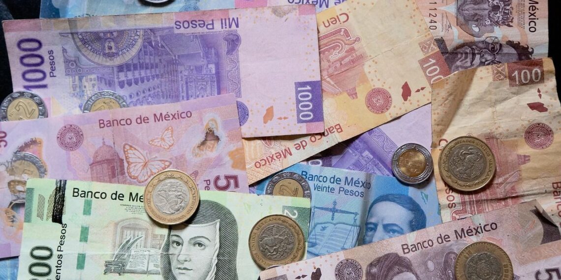 Capital.com: el peso mexicano cierra el año como una de las divisas más líquidas emergentes