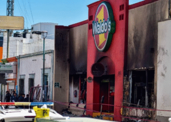 Fiscalía de Sonora imputa a ocho personas y una empresa por incendio en Waldo’s Hermosillo