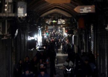 Trump amenaza a Irán y advierte acción si mata a manifestantes