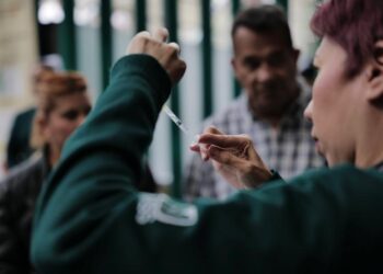 IMSS lleva más de 16.5 millones de vacunas por temporada invernal