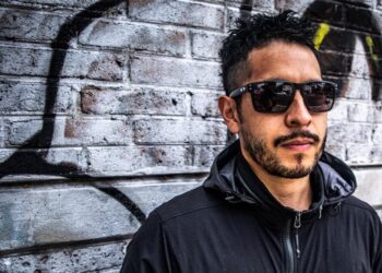 El Teatro de la Ciudad recibe la voz original de Odisseo Esteban Gómez González en el inicio del tour E+O Bigband