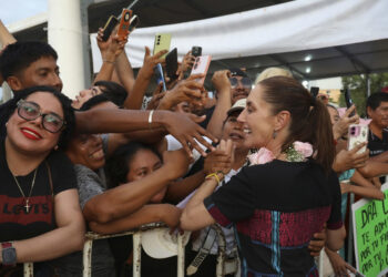 En Coyuca de Benítez, Presidenta entrega tarjetas de la Pensión Mujeres Bienestar; más de 74 mil mujeres reciben este apoyo en Guerrero