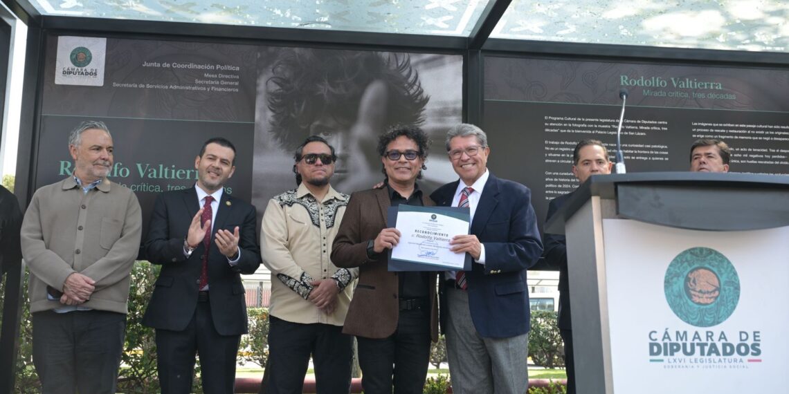 Diputado Ricardo Monreal inauguró en San Lázaro la exposición fotográfica “Rodolfo Valtierra: Mirada Crítica, tres décadas”
