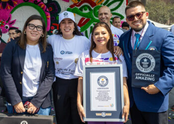 Clase de futbol más grande del mundo rompe Récord Guinness y hace “Oficialmente Asombroso” el Mundial Social en México