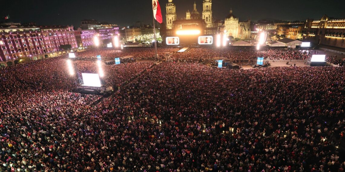 Noche histórica de Shakira en el Zócalo de la Ciudad de México. Rompe récord de asistencia al cantar ante 400 mil fans