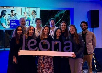 WhatsApp y el costo invisible para los médicos: Leona lanza asistente de IA, devuelve tiempo y equilibrio