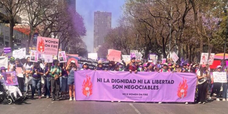 Contingentes comienzan a reunirse en la CDMX para la marcha del 8M