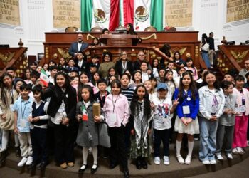 Pequeños parlamentarios de CDMX alzan la voz contra el bullying y los riesgos en redes sociales