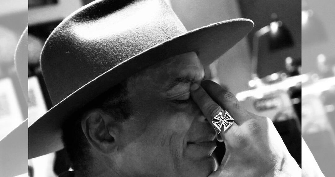 Jon Secada regresa a la Ciudad de México con una noche de elegancia, nostalgia y grandes clásicos