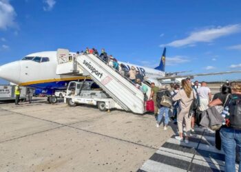 UE advierte por riesgo de crisis aérea si se bloquea el tránsito en Ormuz