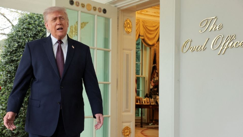 Católicos de EU arremeten contra Trump por imagen en la que imita a Jesús; borra la publicación