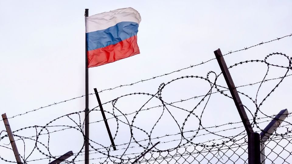 Artista ruso se suicida en prisión preventiva tras detención por un comentario en redes sociales