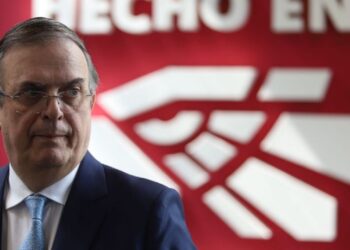 Sheinbaum descarta salida de Ebrard de Economía pese a investigación por alojar a su hijo en la embajada de Londres