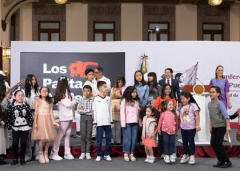 Queremos que las niñas y niños sean felices: Presidenta anuncia el inicio de la entrega del apoyo para uniformes y útiles “Rita Cetina”