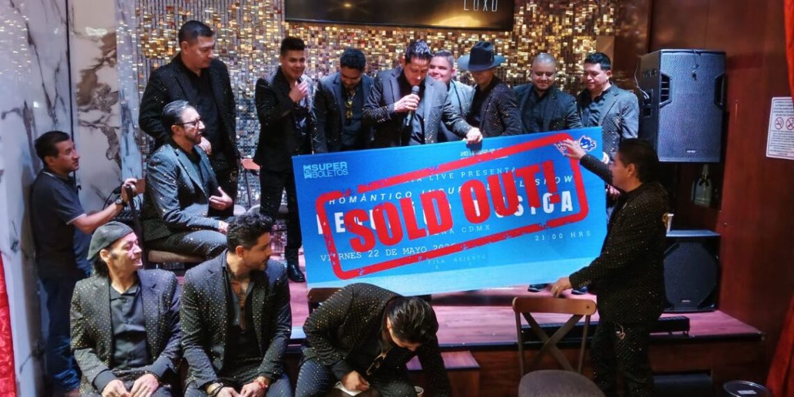 Banda Pequeños Musical conquista la Arena CDMX con histórico Sold Out