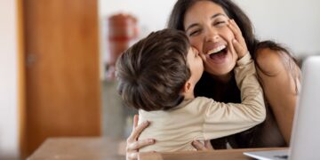 Mamá y profesionista, la reinvención que impulsa el éxito a través de la educación: Tecmilenio