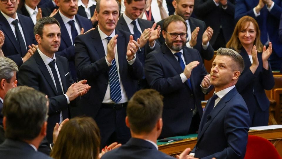 Invisten a Péter Magyar como nuevo primer ministro de Hungría y pone fin a 16 años de Orbán