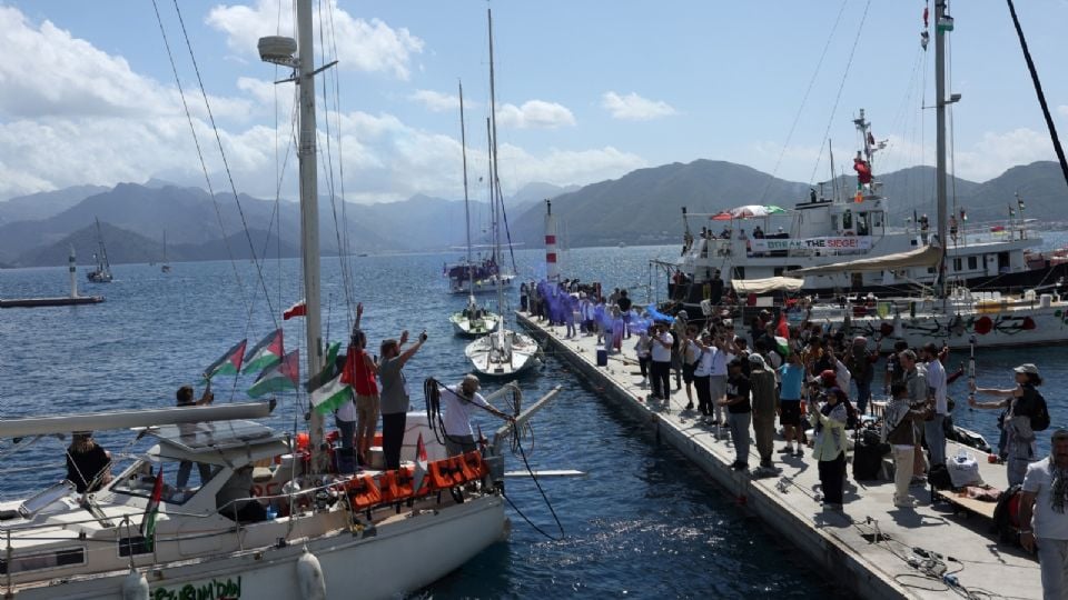 Barco turístico se hunde con más de 100 pasajeros en las costas de Turquía; no reportan víctimas