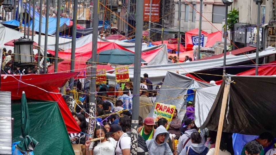 Paro de la CNTE: maestros protestan afuera de medios de comunicación en la CDMX a tres días del Mundial