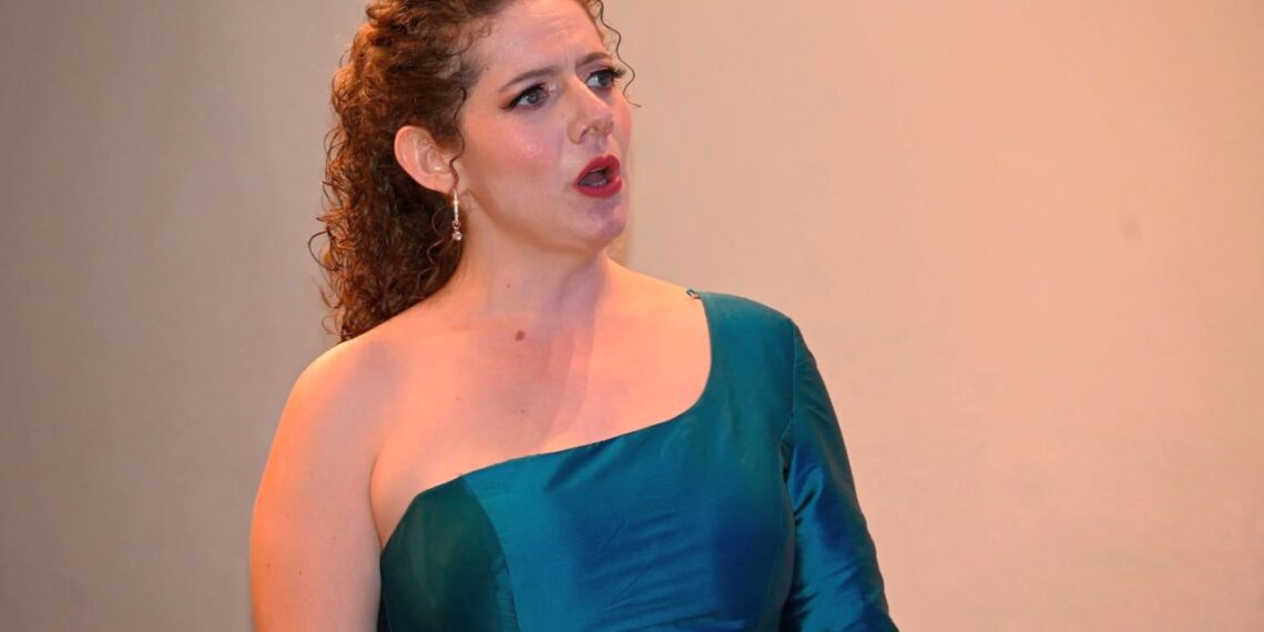 Carmen Carvajal Bonanni, joven soprano poblana que busca llevar la ópera mexicana al mundo