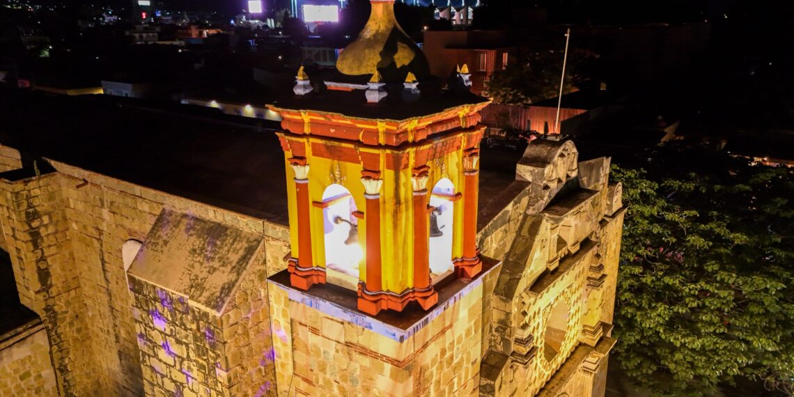 México Brilla ilumina templo de Jalatlaco, barrio mágico de Oaxaca